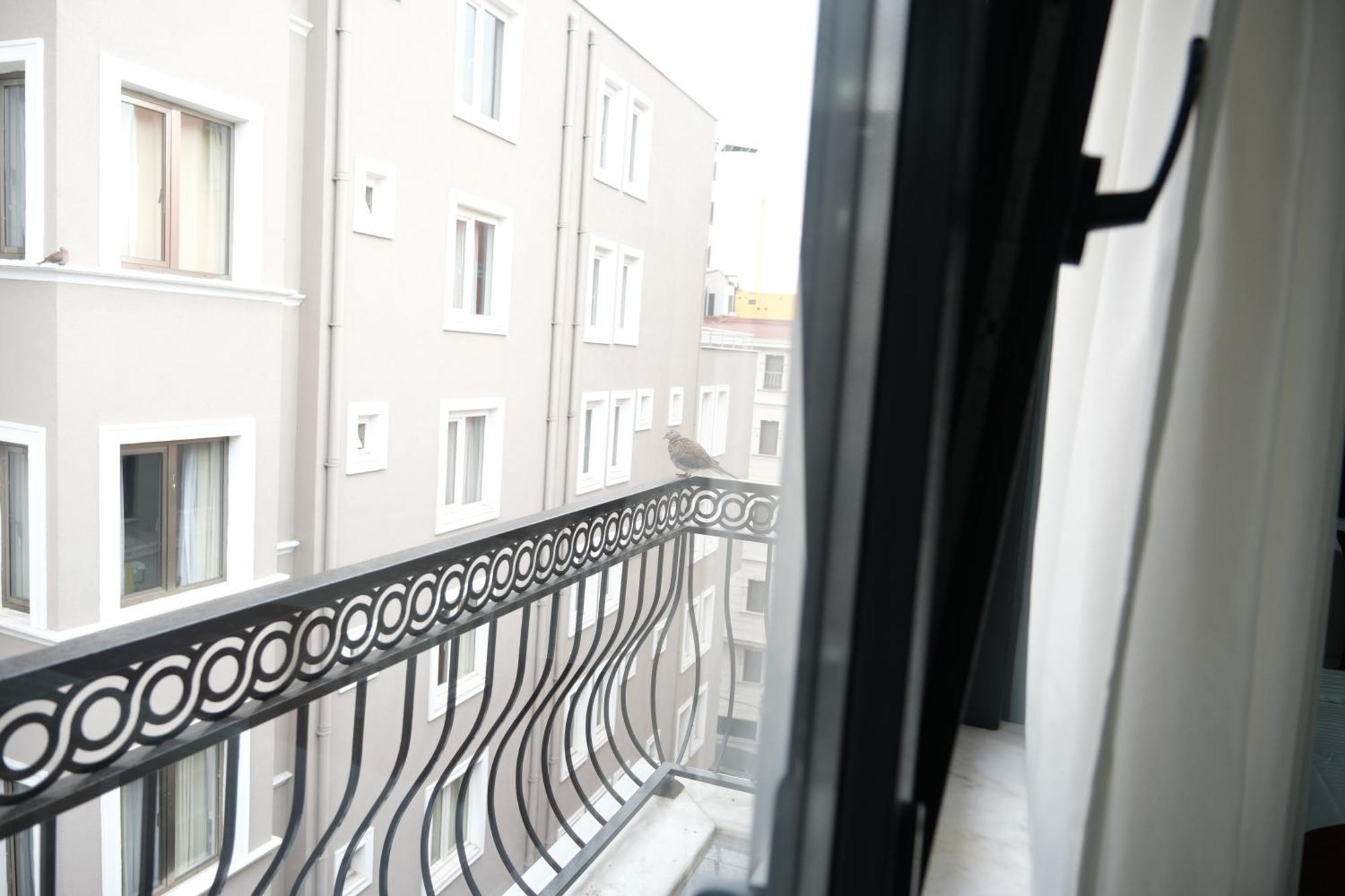 Aparthotel Yellow Mansion *